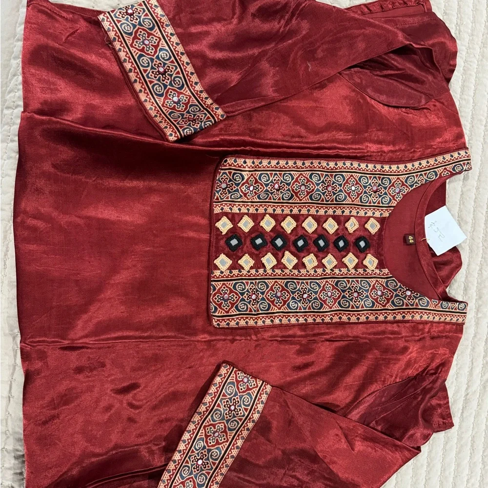 Embroidered Tunic Top - Picture 7 of 7